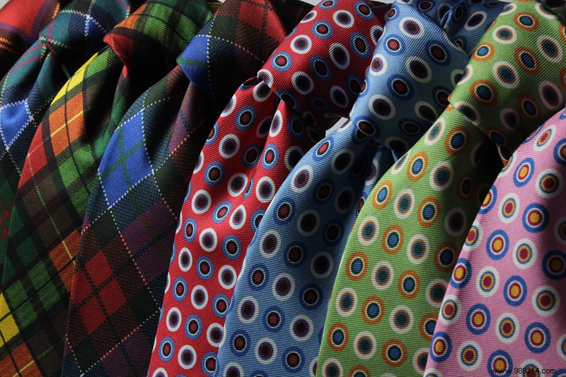 How to Choose the Perfect Tie: Expert Guide to Materials, Colors, Widths, and Patterns