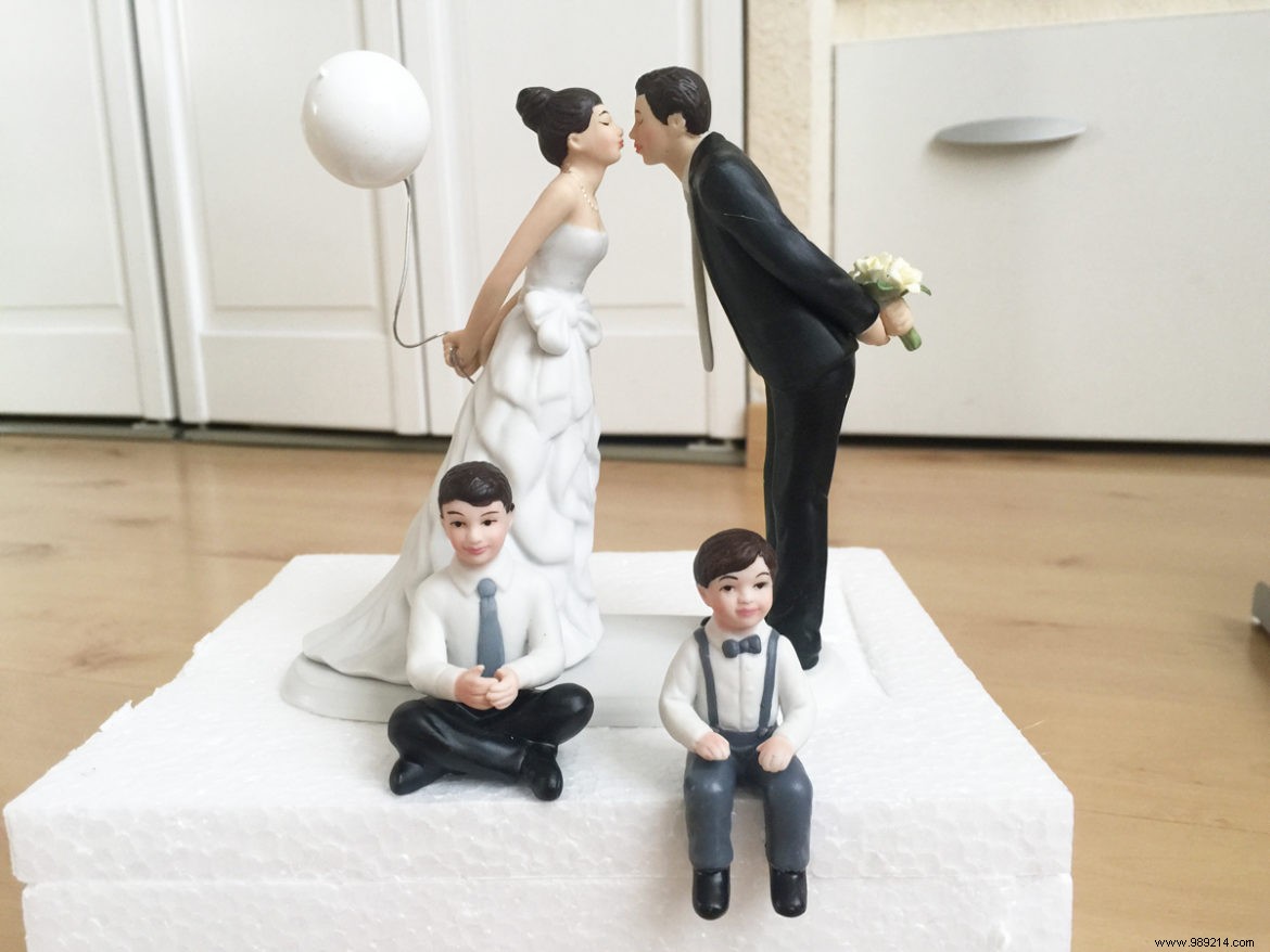 How to Choose the Perfect Original Wedding Cake Topper