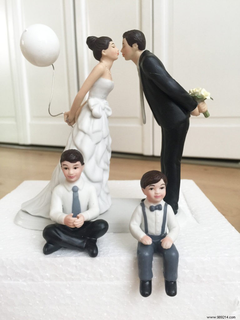 How to Choose the Perfect Original Wedding Cake Topper