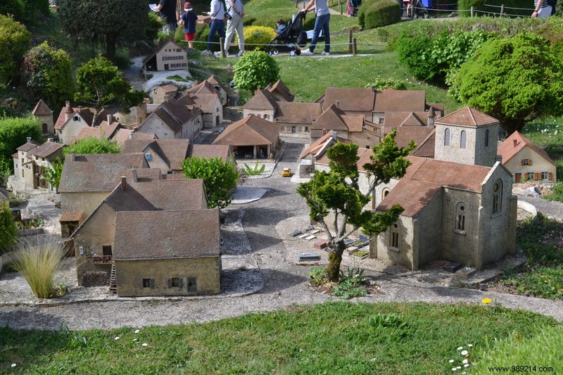 France Miniature: Discover France s Iconic Landmarks in Miniature – A Must-Visit Family Adventure Near Paris