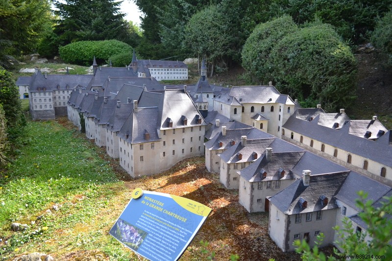 France Miniature: Discover France s Iconic Landmarks in Miniature – A Must-Visit Family Adventure Near Paris