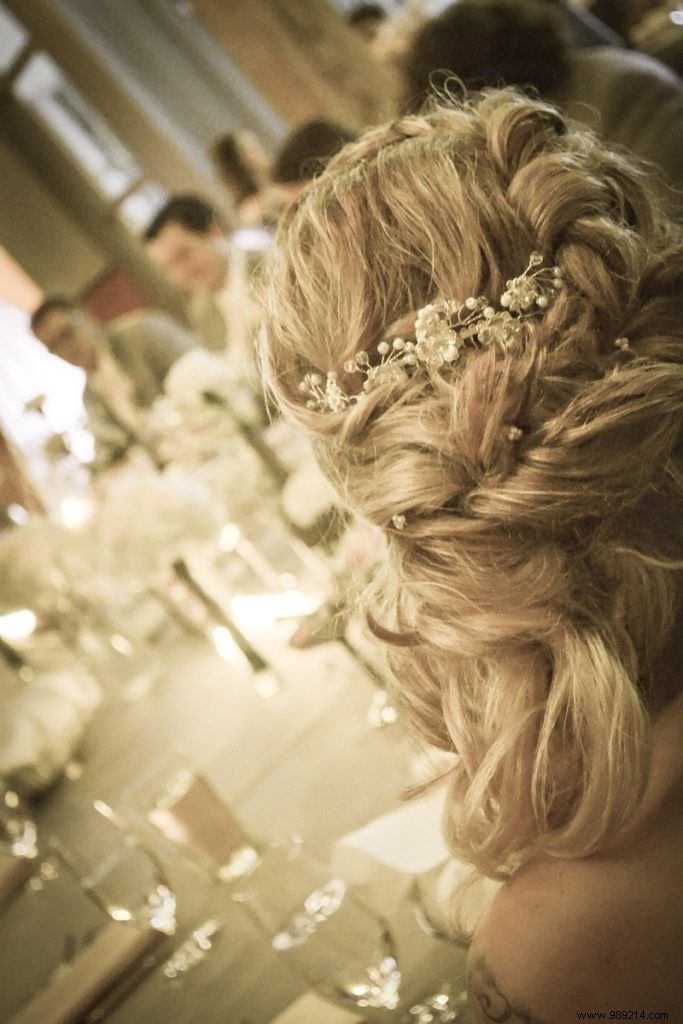 Elegant Wedding Hair Accessories: Expert Guide to Tiaras, Flower Crowns & More