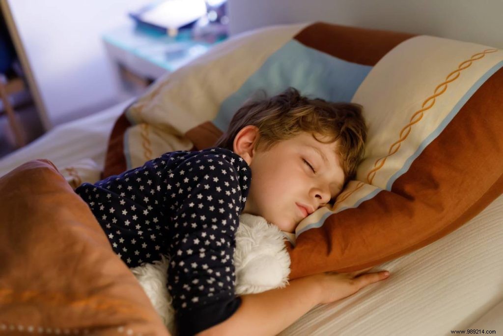 Why Babies Cling to Comforters: Essential Role in Emotional Security and Development