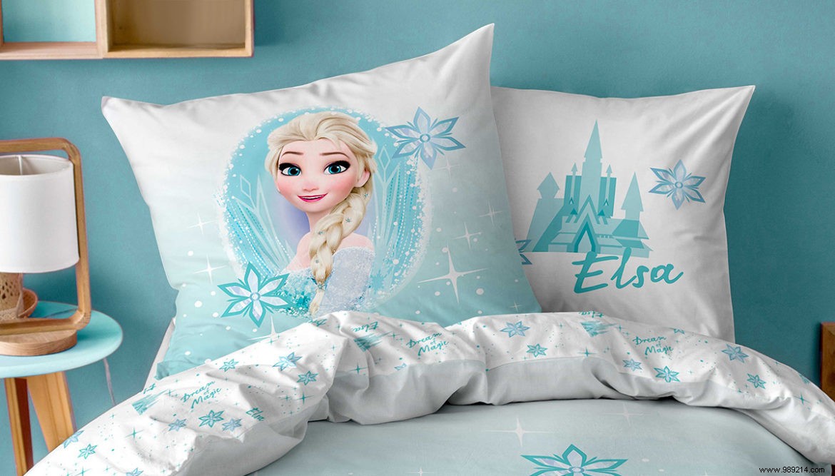 Unique Frozen Gift Ideas for Christmas: Bedroom Decor, Bath & Beach Essentials
