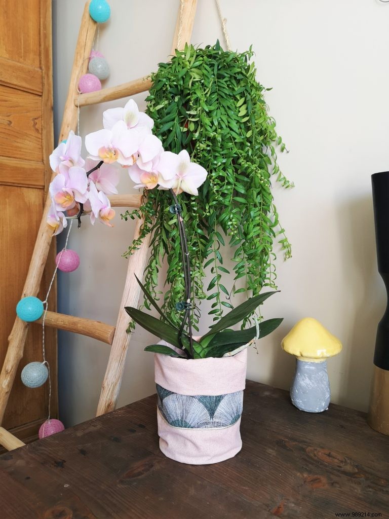 Easy No-Sew DIY Fabric Pot Cover: Waterproof Hanging Planter Tutorial