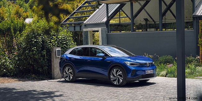 Best Electric Family Cars for LOA Leasing: ID.4, Kona, e-2008, and e-C4 Compared