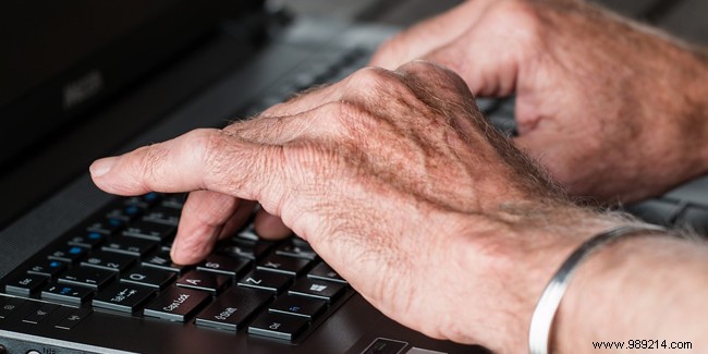 How to File Your French Income Tax Return Without a Computer or Internet Access