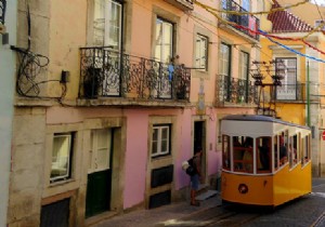 Retiring Abroad: Key Advantages, Drawbacks, and Essential Precautions for Success