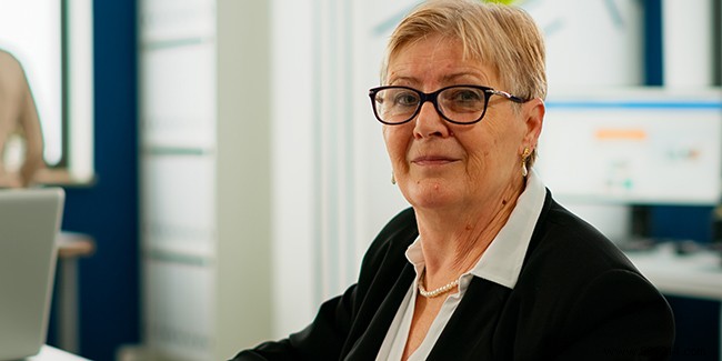 Finding a Job After 55: Proven Strategies, Government Support, and Entrepreneurship Paths