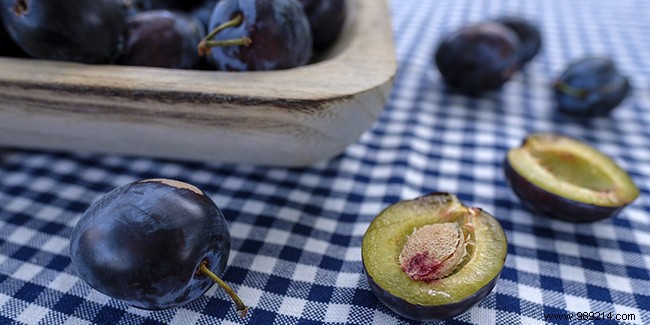 Plums and Prunes: Proven Health Benefits, Nutrition, and Expert Tips