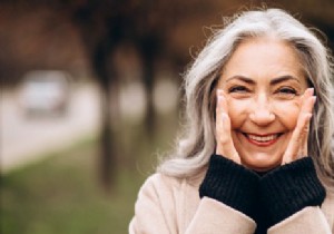 Gray Hair: Hide It or Embrace It? A Guide to Aging Gracefully