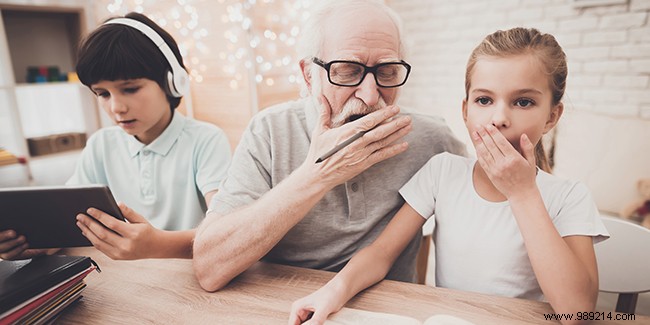 Grandkids Glued to Screens? Proven Tips for Grandparents to Encourage Healthy Balance