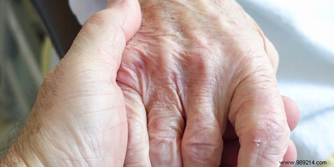 Family Caregivers in France: Legal Status, Key Rights, Support, and Training