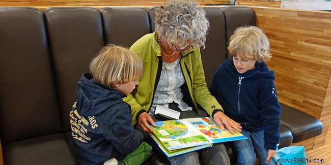 Holidays with Grandparents and Grandchildren: Strengthening Family Bonds