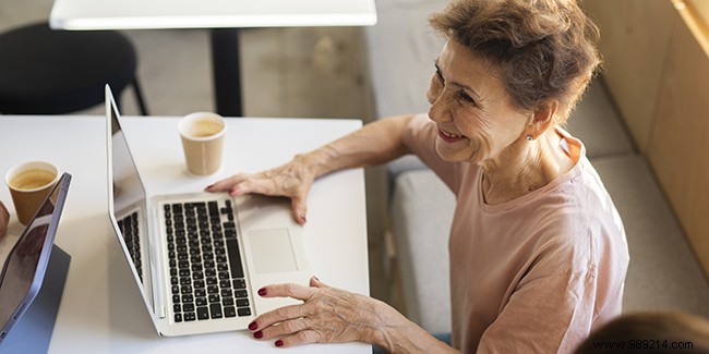 Laptop vs. Desktop for Seniors: Expert Guide to Choosing the Best Option