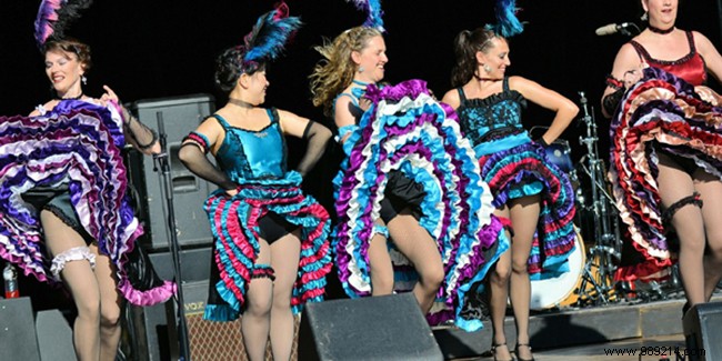 Expert Guide: Organizing a Memorable Dinner Show for Your Seniors  Club