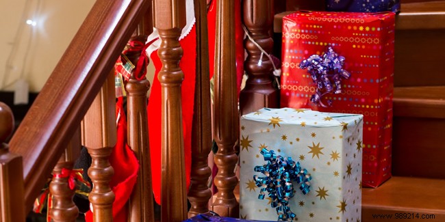 8 Expert Christmas Staircase Decoration Ideas for a Festive, Safe Home