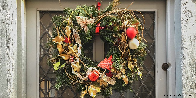 6 Best Autumn Leaves to Dry for Stunning Christmas Decorations