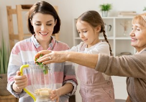 Fostering Intergenerational Solidarity: Proven Retirement Activities for Stronger Family Bonds