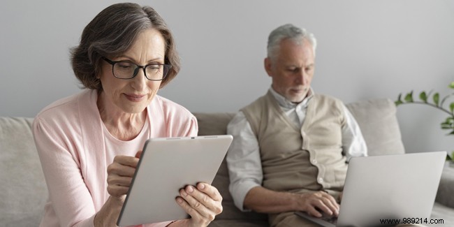 Seniors  Screen Habits Revealed: Digital Trends, Usage Stats, and Health Impacts