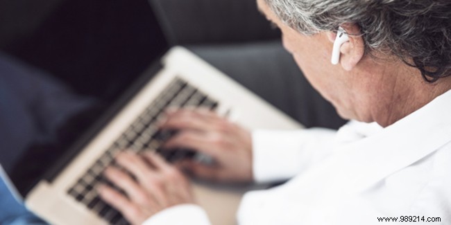 Starting a Blog After Retirement: Expert Tips to Share Your Passions