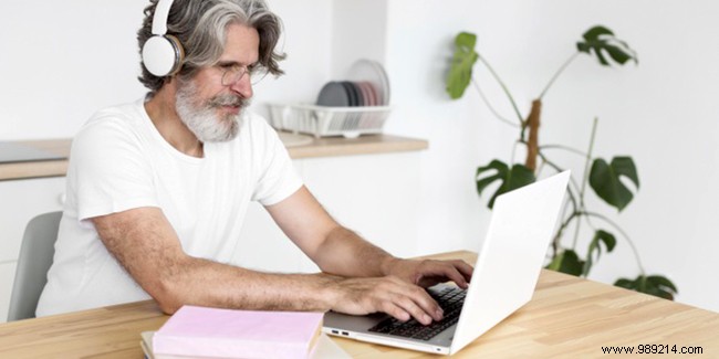 Mastering a Foreign Language in Retirement: Proven Benefits and Expert Tips