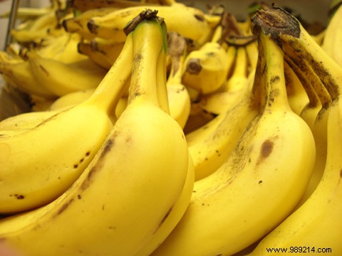 Unlocking the Health Benefits of Bananas: Nutrition, Digestion, and Mood Boost