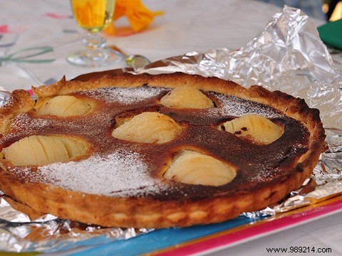 Exquisite Pear, Chocolate, and Almond Frangipane Tart: A Timeless Classic