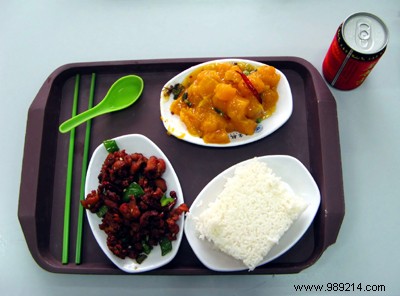 How to Host Successful Working Lunches at Your Office with Professional Meal Trays