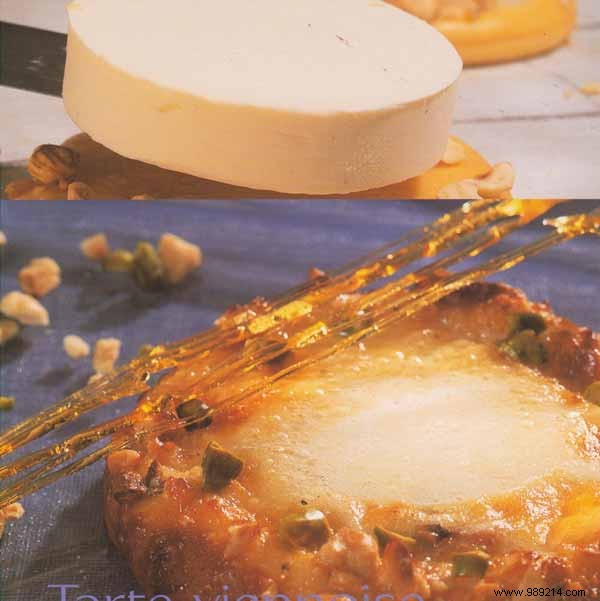 Exquisite Viennese Tart with Silky Vanilla Cream: Professional Pastry Recipe