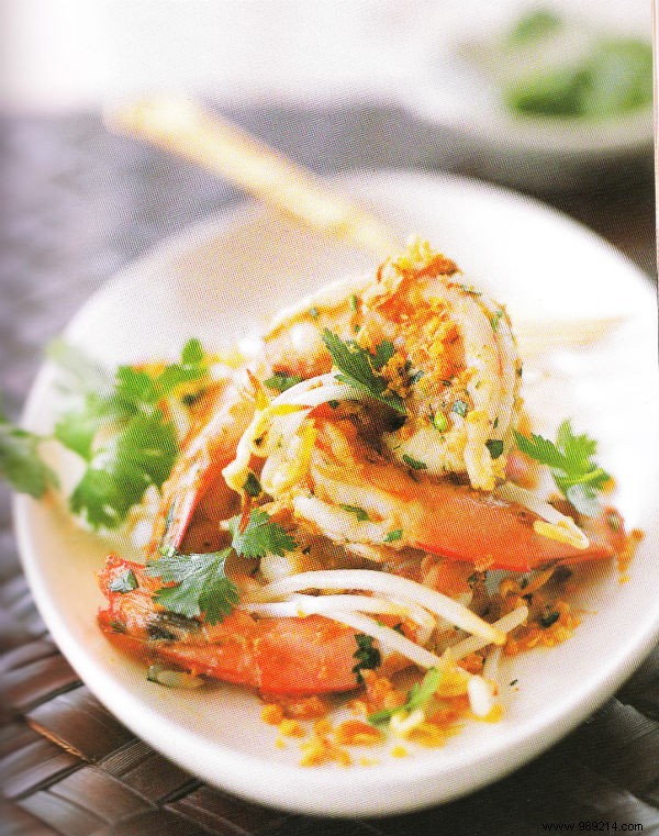 Authentic Thai Sautéed Shrimp with Coriander and Bean Sprouts