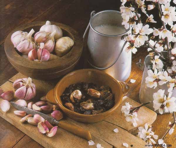 Oven-Roasted Garlic Heads: A Traditional Languedoc Specialty