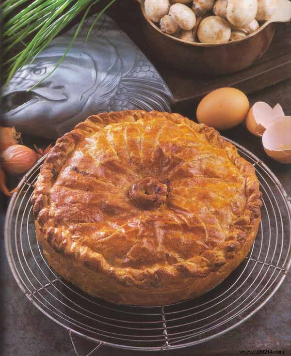 Elegant Salmon and Mushroom Pie: Authentic French Recipe for 4