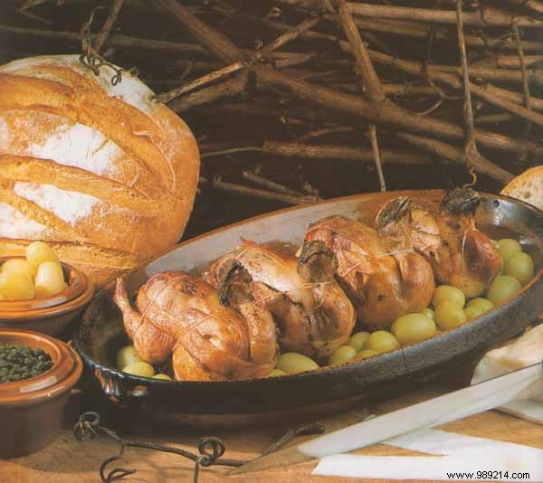 Roasted Quails with Grapes and Bacon: An Authentic French Classic