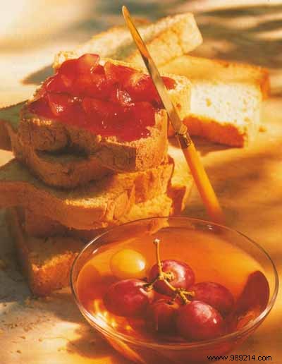 Authentic Burgundian Raisinée Toast with Chilled Grape Soup