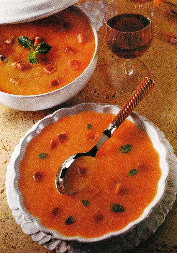 Chilled Spiced Melon Soup: Refreshing 10-Minute Recipe for 4