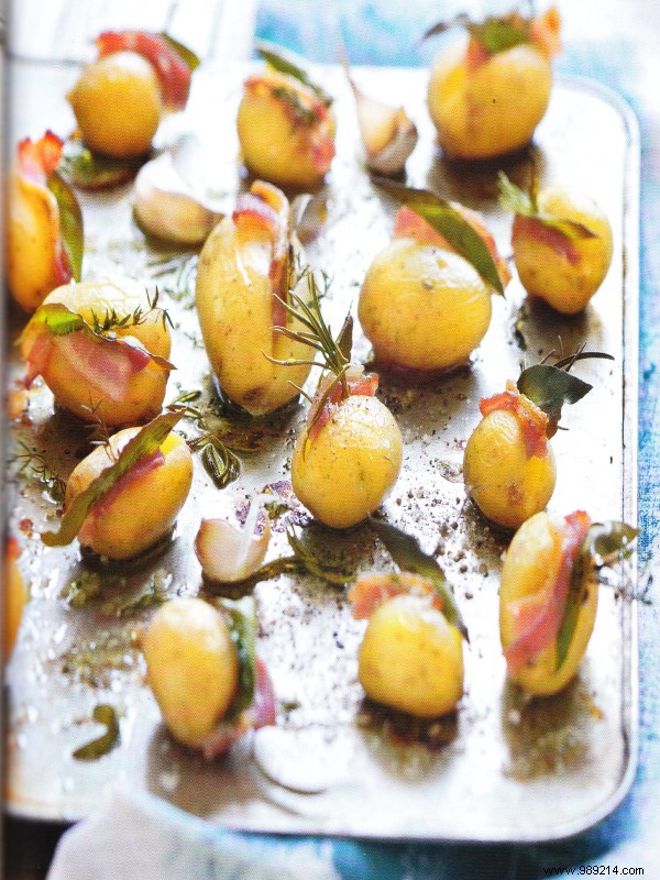 Bacon-Stuffed Baked Baby Potatoes: Quick and Easy Recipe