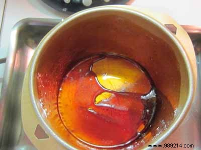 Exquisite Fine Semolina Cake with Caramel and White Chocolate – Recipe for 6