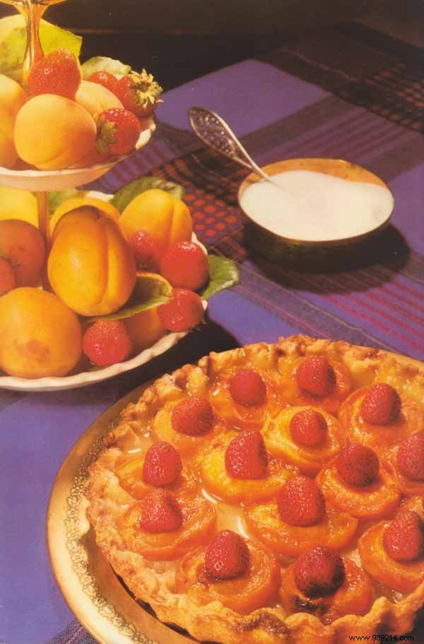 Classic Apricot and Strawberry Tart Recipe (Serves 6)