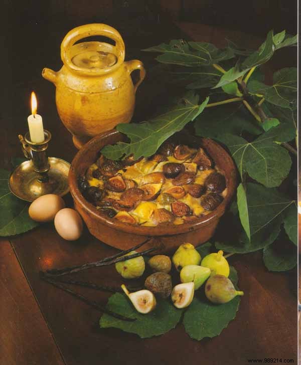 Poached Figs and Pears in Linden Infusion: A Fragrant Late-Summer Dessert