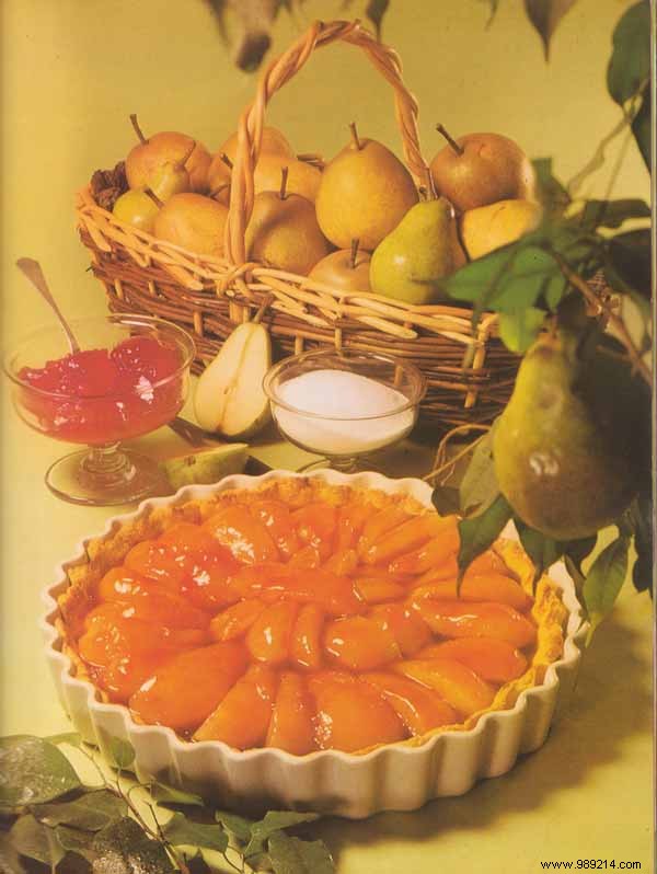 Classic Pear Pie Recipe: Buttery Shortcrust with Glossy Raspberry Glaze