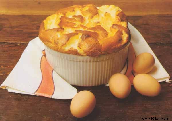 Classic Liqueur Soufflé Recipe: Light & Fluffy Orange Dessert for 4