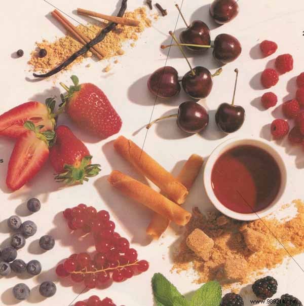 Spiced Red Fruit Soup: Easy 25-Minute Dessert Recipe for 4