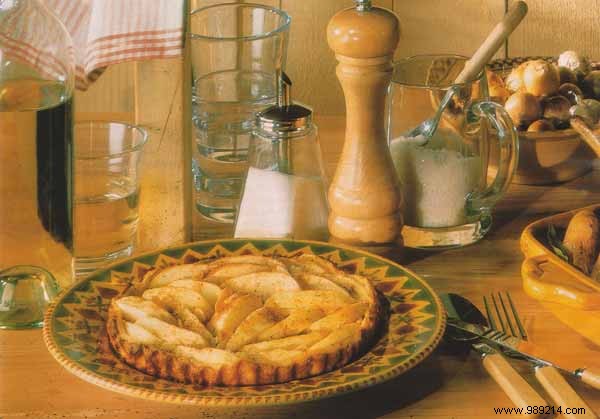 Hot Spiced Apple Pie: Easy Recipe for 6 with Caramelized Apples