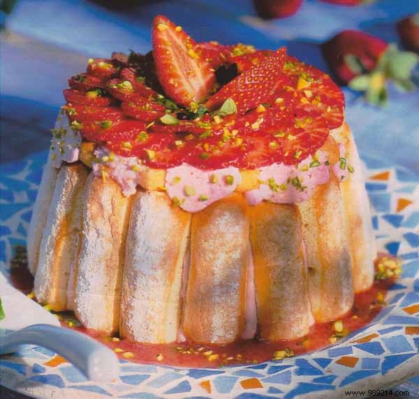 Strawberry and Pistachio Charlotte: Elegant No-Bake Dessert Recipe