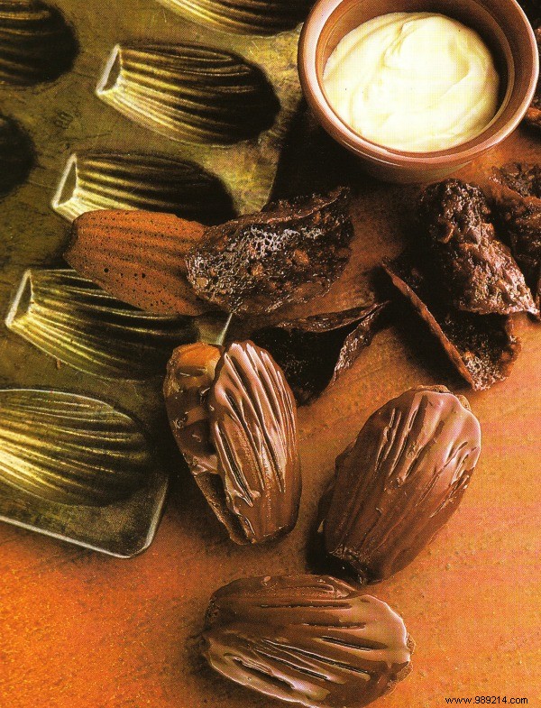 Exquisite Chocolate Glazed Madeleines: A Decadent French Pastry Recipe
