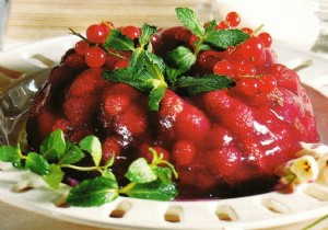 Refreshing Red Fruit Jelly with Peppermint – A Vibrant Berry Dessert for 6