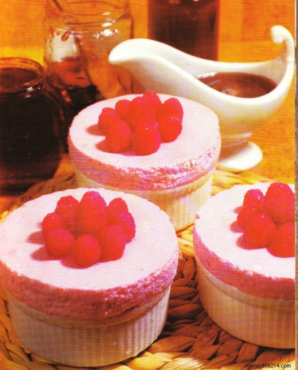 Classic Frozen Raspberry Soufflé with Jam Sauce – Timeless Dessert for 6