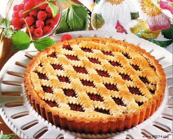 Classic Linzer Torte with Fresh Raspberries: Authentic Recipe