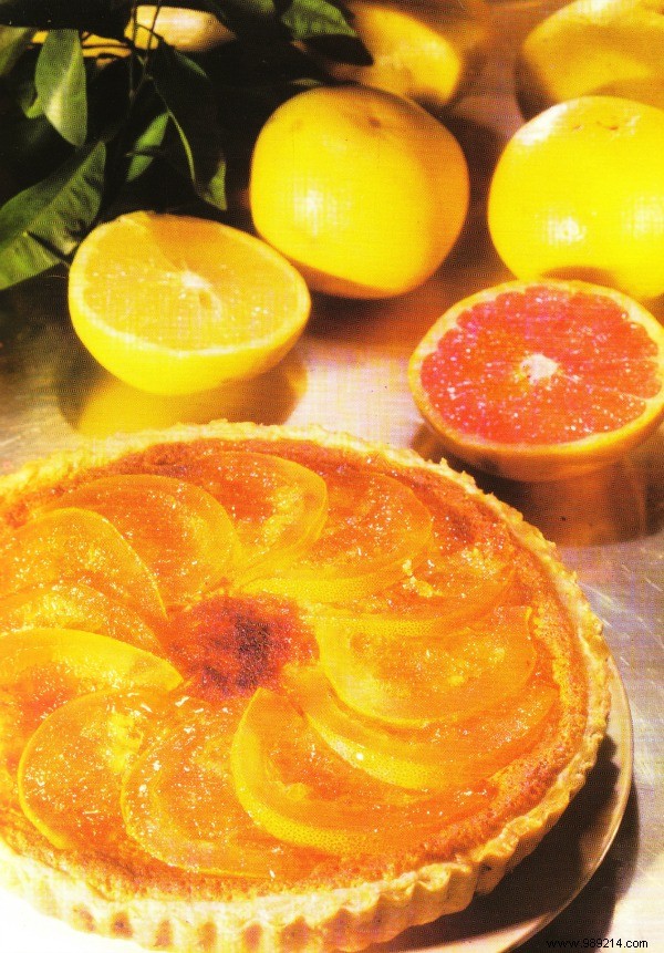 Exquisite Grapefruit Pie: Tangy Citrus Tart Recipe from Les Bons Desserts